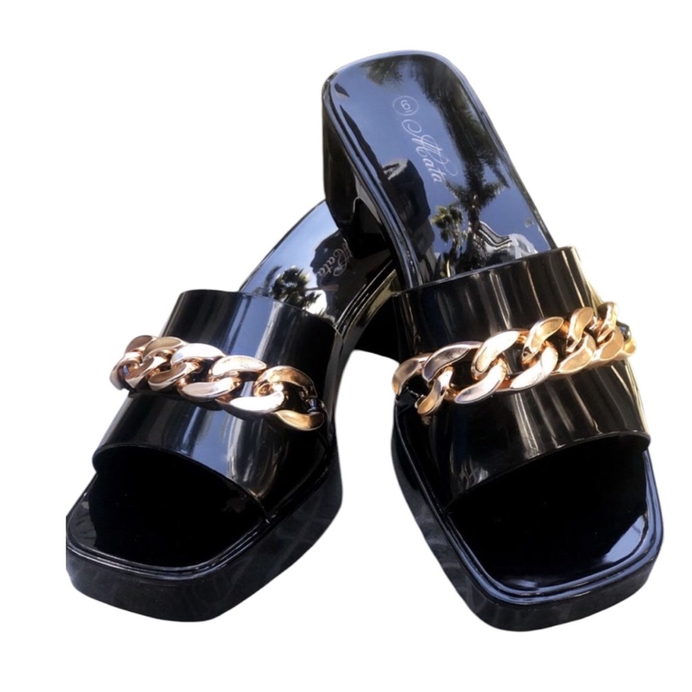 NWT/B Mata Shoe Slides Slay black jelly heels with chunky gold chain detail
